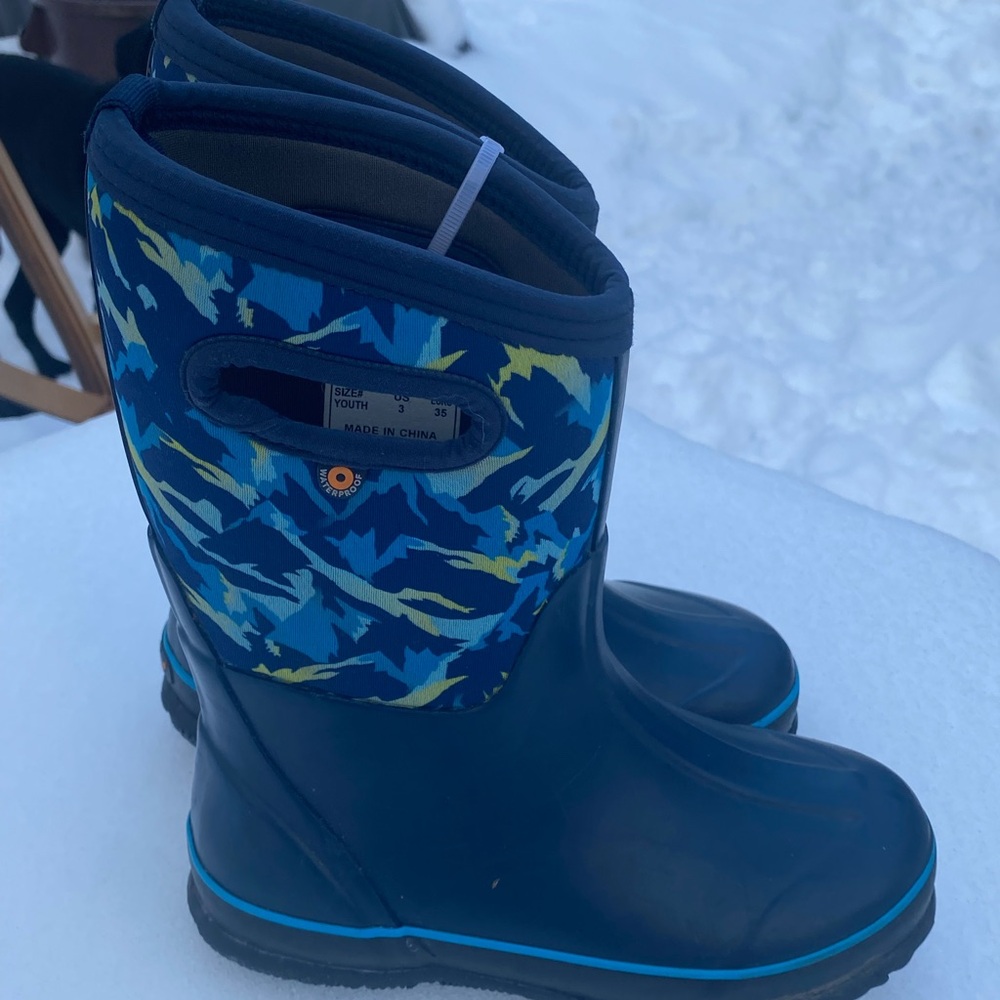 Bogs Boys Size 3 Winter Snow Boots